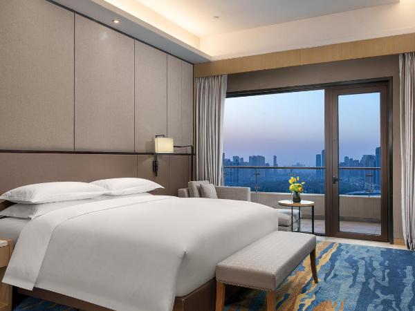 InterContinental Wuhan, an IHG Hotel - Yangtze River View : photo 2 de la chambre suite 1 chambre - vue sur rivière