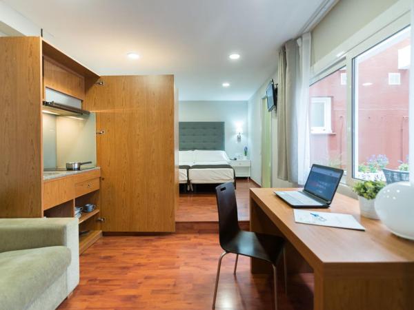 Aparthotel Senator Barcelona : photo 6 de la chambre double room with kitchen - ground floor 
