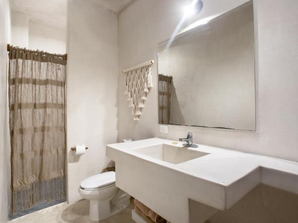 Tulum Townhouse by Amansala : photo 2 de la chambre chambre avec 2 grands lits queen-size 