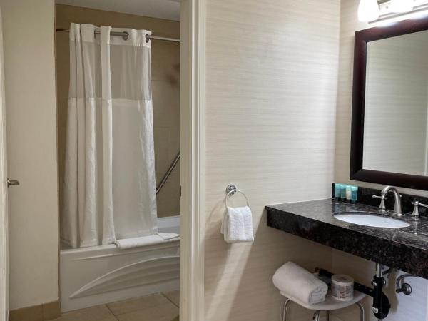 Prestige Beach House, WorldHotels Crafted : photo 5 de la chambre chambre lit queen-size avec baignoire accessible aux personnes à mobilité réduite et balcon
