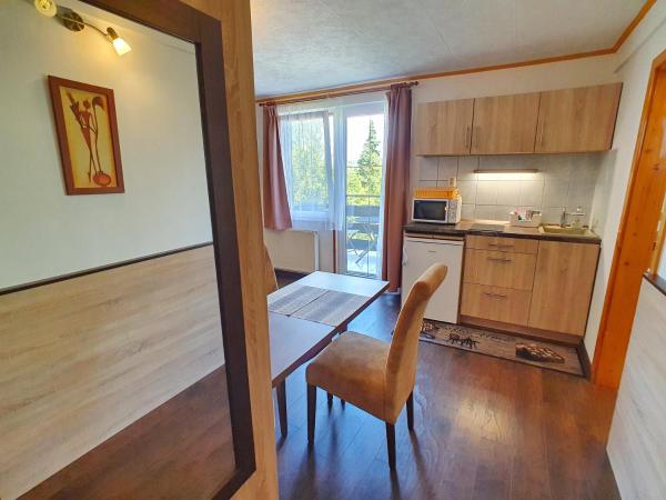Hévíz Villa Familia : photo 7 de la chambre studio avec balcon 