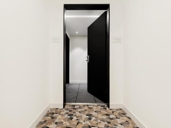 B&B HOTEL St Gallen : photo 1 de la chambre chambre familiale