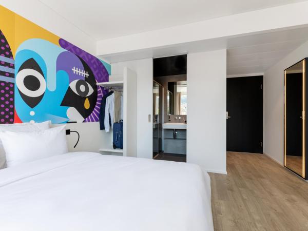 B&B HOTEL St Gallen : photo 1 de la chambre chambre double