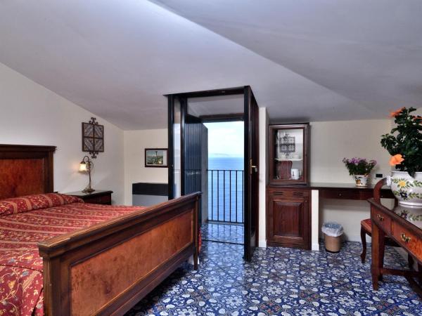 Hotel La Tonnarella : photo 2 de la chambre chambre double supérieure - vue sur mer