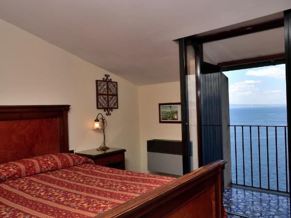Hotel La Tonnarella : photo 1 de la chambre chambre double supérieure - vue sur mer