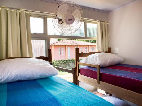 Pousada 45 Hostel : photo 1 de la chambre chambre quadruple avec salle de bains commune