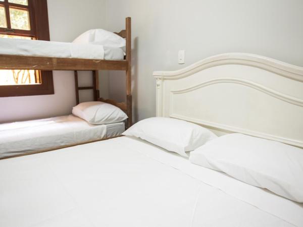 Pousada 45 Hostel : photo 5 de la chambre chambre quadruple avec baignoire