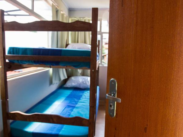 Pousada 45 Hostel : photo 1 de la chambre chambre lits jumeaux avec salle de bains commune