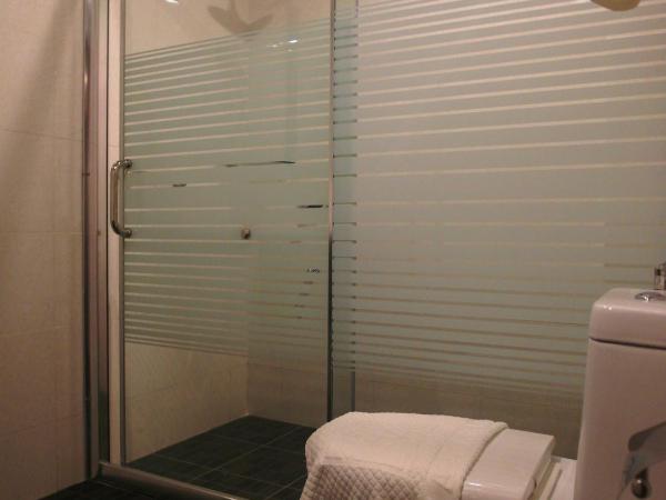 Mandarin Hotel Kota Kinabalu : photo 3 de la chambre suite junior