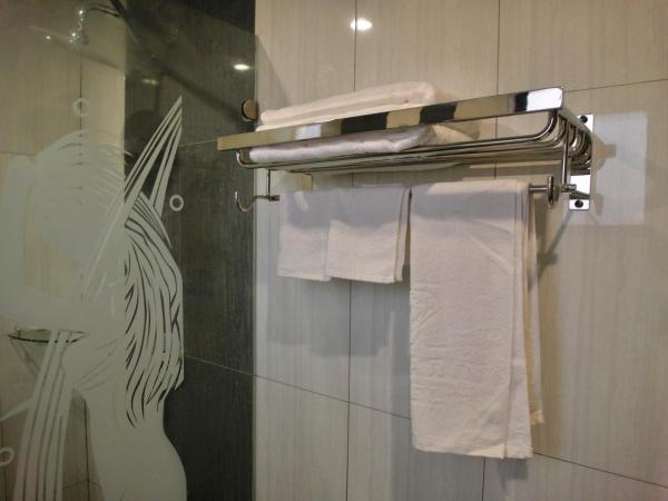 Mandarin Hotel Kota Kinabalu : photo 5 de la chambre chambre lit queen-size deluxe