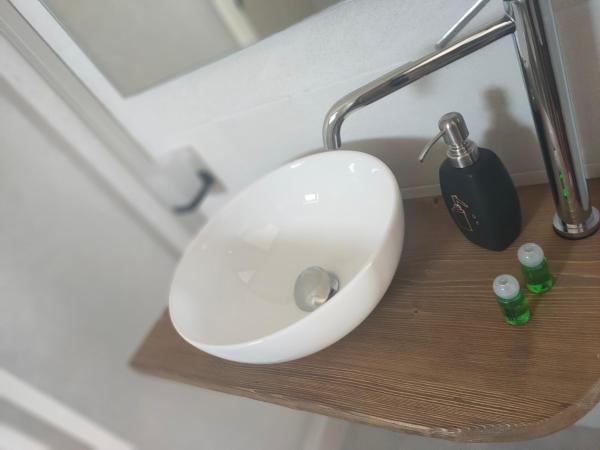 Locanda mami : photo 3 de la chambre chambre lit king-size avec balcon