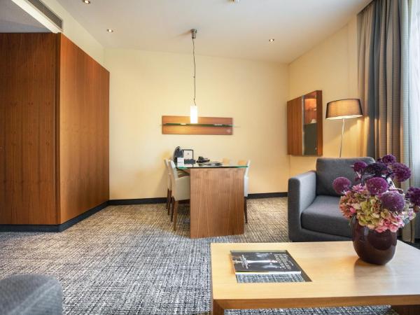 Pullman Eindhoven Cocagne : photo 3 de la chambre suite supérieure lit king-size