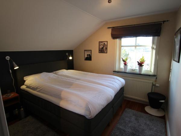 At Home Bed & Breakfast : photo 1 de la chambre chambre double avec salle de bains commune