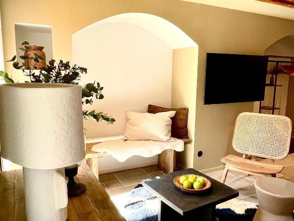 Villa Louisa : photo 8 de la chambre suite avec terrasse et jacuzzi privé 
