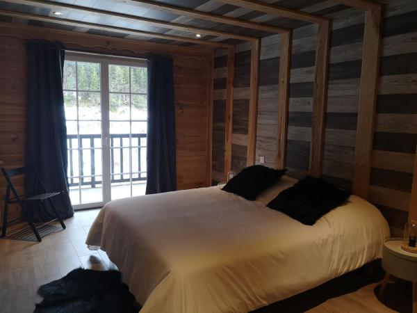 La Sapinière : photo 1 de la chambre chambre double deluxe avec balcon