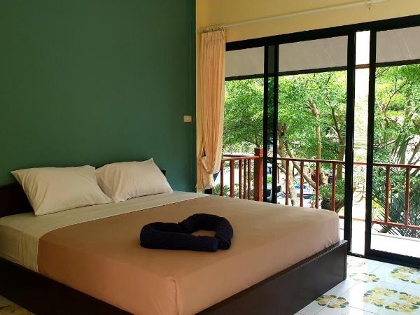 Boonya Resort Koh Chang : photo 6 de la chambre chambre double avec ventilateur et balcon