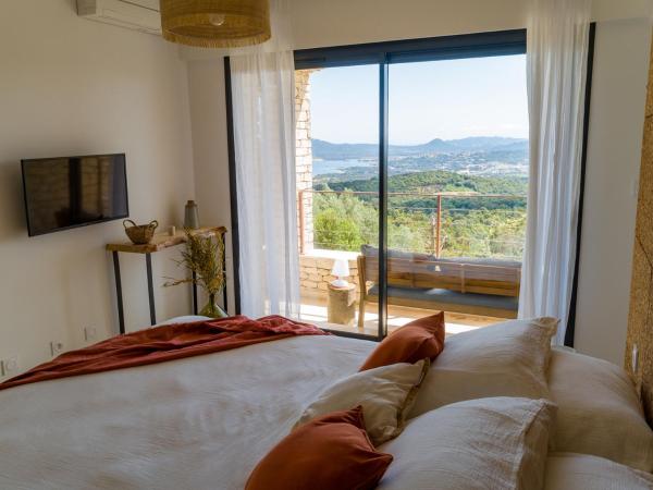 Villa L'Arbousière : photo 5 de la chambre chambre double avec balcon