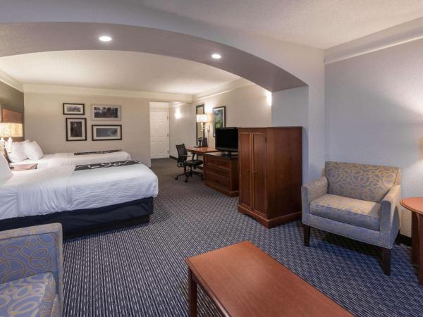La Quinta Inn & Suites by Wyndham San Antonio Riverwalk : photo 6 de la chambre suite junior double avec 2 lits doubles