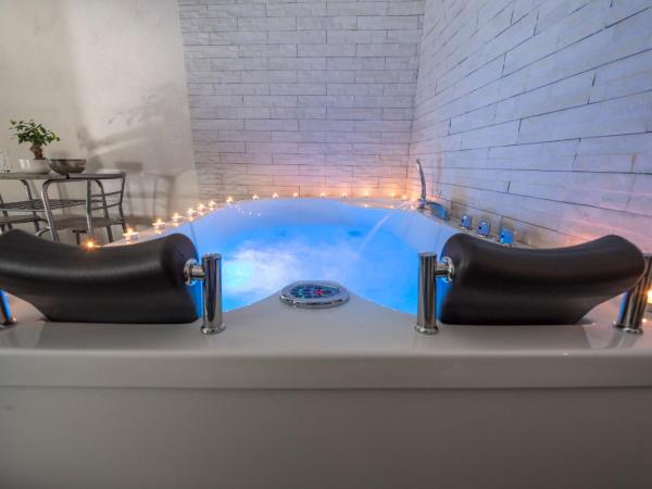 Suite Vico li cuti : photo 6 de la chambre suite deluxe avec baignoire spa