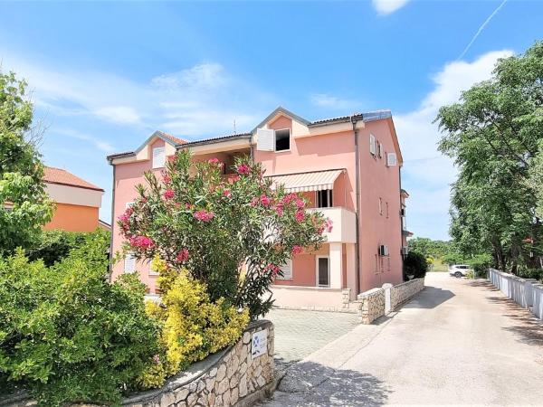 Guest House Jasna : photo 10 de la chambre chambre quadruple Économique avec salle de bains commune