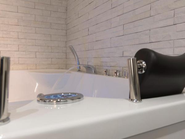 Suite Vico li cuti : photo 5 de la chambre suite deluxe avec baignoire spa