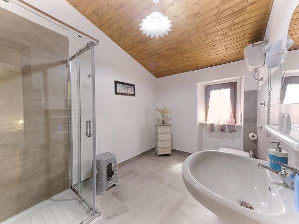 Casa Lucia : photo 3 de la chambre chambre double avec salle de bains privative