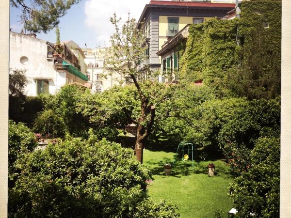 The Bellini House by House In Naples : photo 3 de la chambre chambre double avec balcon - vue sur jardin