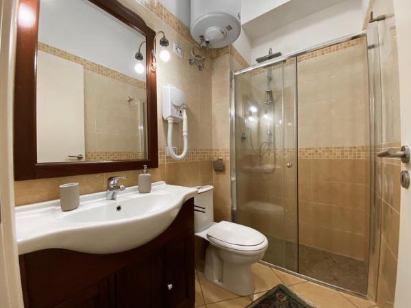 Casa FERRARA : photo 3 de la chambre chambre quadruple avec balcon 