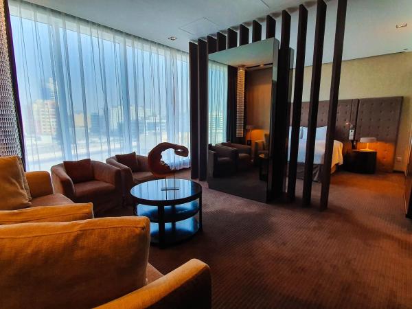 The Canvas Dubai - MGallery Hotel Collection : photo 4 de la chambre suite junior lit king-size