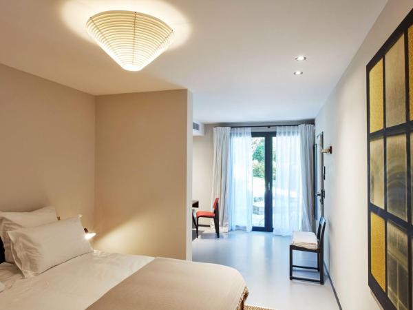 FONDATION CAB St-Paul-de-Vence : photo 1 de la chambre chambre lit king-size - vue sur jardin