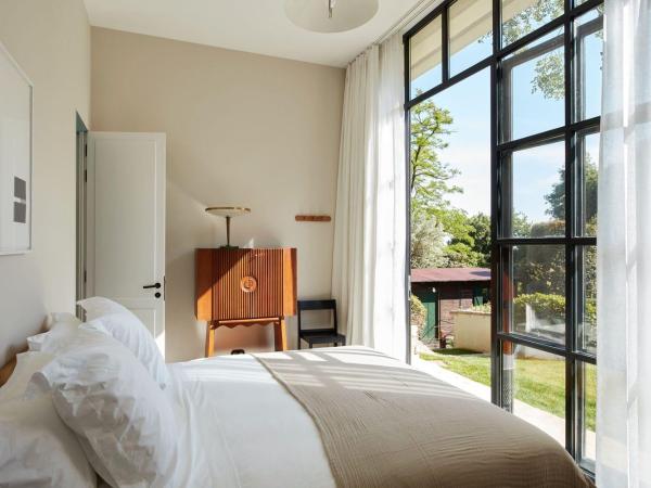 FONDATION CAB St-Paul-de-Vence : photo 3 de la chambre chambre lit king-size - vue sur jardin