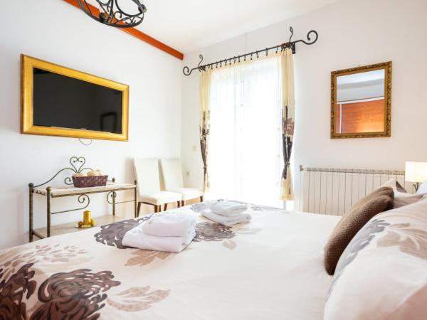Guesthouse Villa Maria : photo 8 de la chambre chambre double deluxe avec balcon - vue sur mer