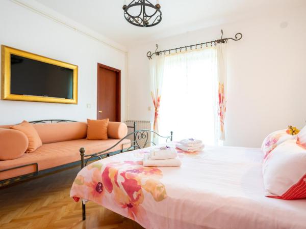 Guesthouse Villa Maria : photo 7 de la chambre chambre double avec salle de bains privative