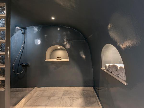 Pearl of Caldera Oia - Boutique Hotel by Pearl Hotel Collection : photo 4 de la chambre studio supérieur - vue sur caldeira