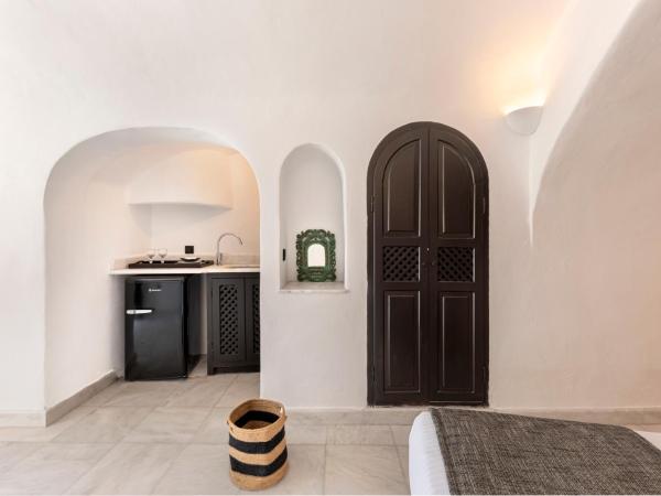 Pearl of Caldera Oia - Boutique Hotel by Pearl Hotel Collection : photo 5 de la chambre studio supérieur - vue sur caldeira