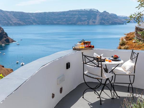 Pearl of Caldera Oia - Boutique Hotel by Pearl Hotel Collection : photo 8 de la chambre studio supérieur - vue sur caldeira