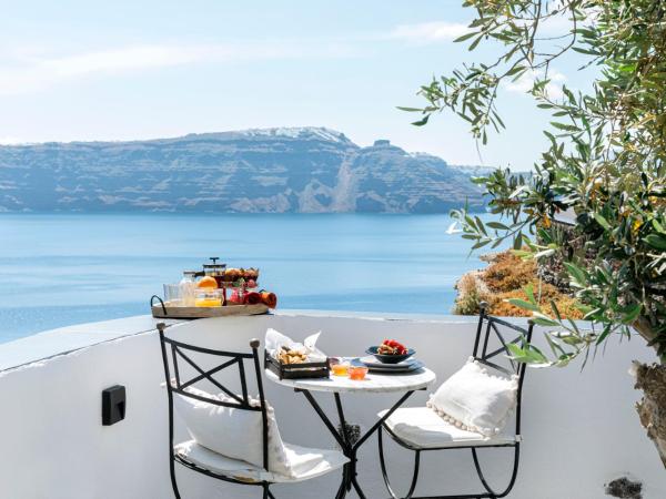 Pearl of Caldera Oia - Boutique Hotel by Pearl Hotel Collection : photo 10 de la chambre studio supérieur - vue sur caldeira