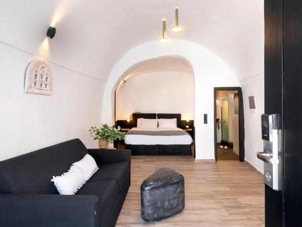 Pearl of Caldera Oia - Boutique Hotel by Pearl Hotel Collection : photo 3 de la chambre suite de luxe avec vue sur la caldeira