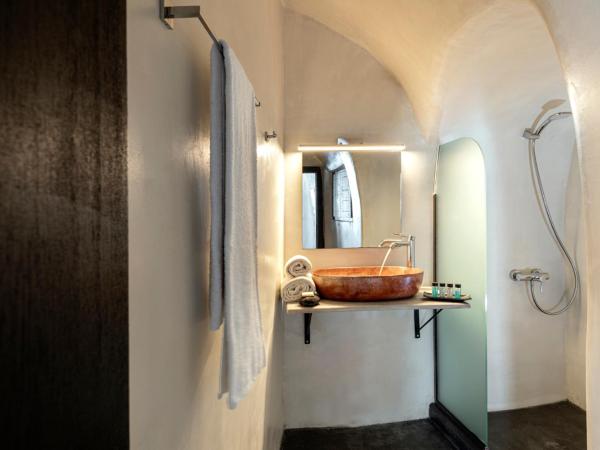 Pearl of Caldera Oia - Boutique Hotel by Pearl Hotel Collection : photo 1 de la chambre suite de luxe avec vue sur la caldeira