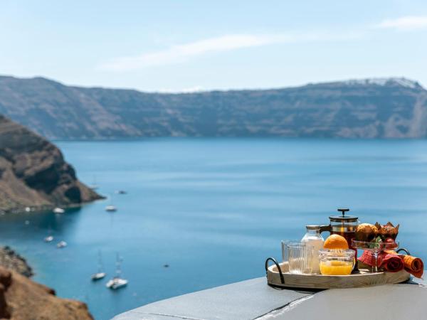 Pearl of Caldera Oia - Boutique Hotel by Pearl Hotel Collection : photo 1 de la chambre studio supérieur - vue sur caldeira