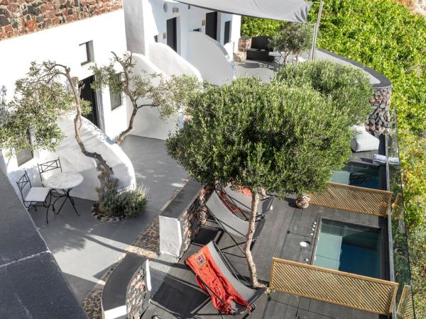 Pearl of Caldera Oia - Boutique Hotel by Pearl Hotel Collection : photo 1 de la chambre suite pure avec bain à remous extérieur - vue sur caldeira