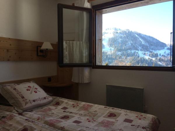Chambre d'Hôtes La Trace : photo 1 de la chambre chambre double ou lits jumeaux - vue sur montagnes