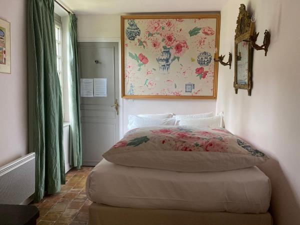 La Maison d'Aline - Honfleur - Maison d'Hôte De Charme A La Normande : photo 3 de la chambre petite chambre double