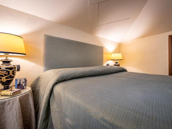 Palazzo Gamba Apartments al Duomo : photo 5 de la chambre appartement 3 chambres - vue sur dôme, baptistère et campanile