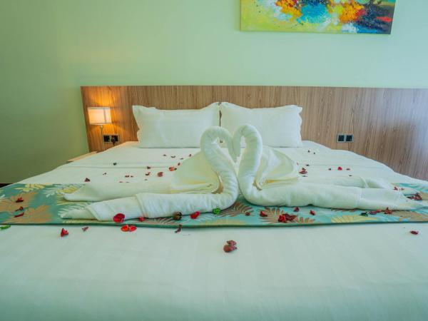 FLYPOD Hotel : photo 4 de la chambre chambre lit king-size avec baignoire spa