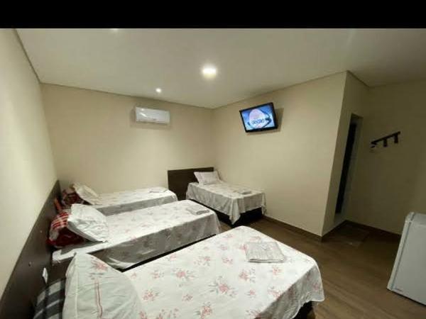 Hotel Vila Maria : photo 1 de la chambre chambre quadruple avec salle de bains