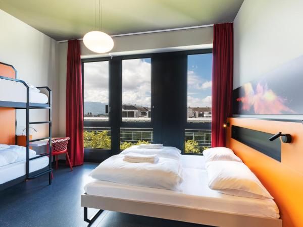 MEININGER Hotel Genève Centre Charmilles : photo 3 de la chambre chambre quadruple