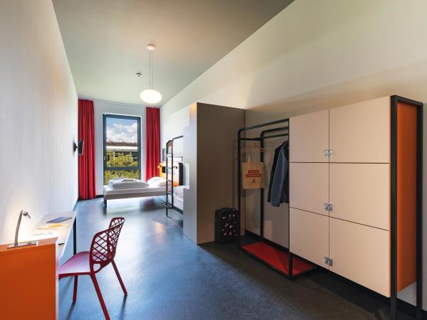 MEININGER Hotel Genève Centre Charmilles : photo 4 de la chambre chambre quadruple