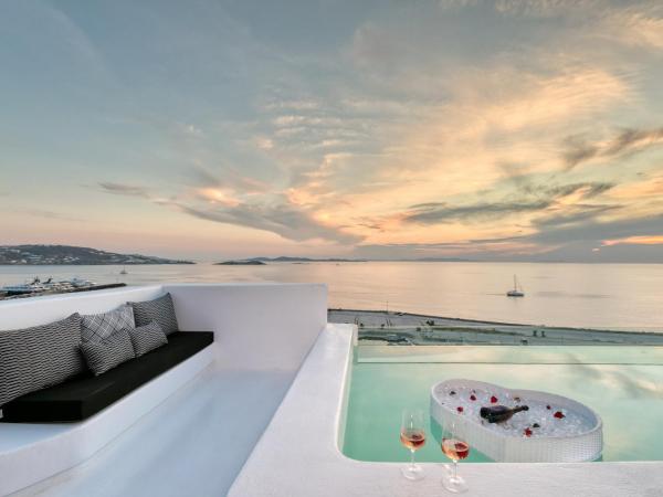 Tagoo Black Mykonos : photo 1 de la chambre suite lune de miel avec piscine privée