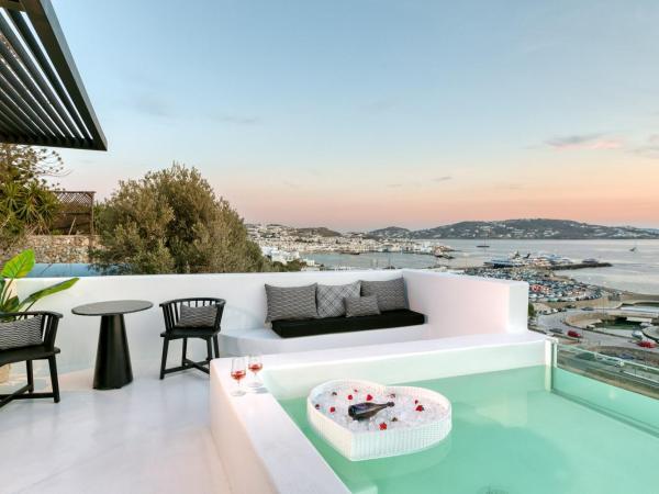 Tagoo Black Mykonos : photo 2 de la chambre suite lune de miel avec piscine privée